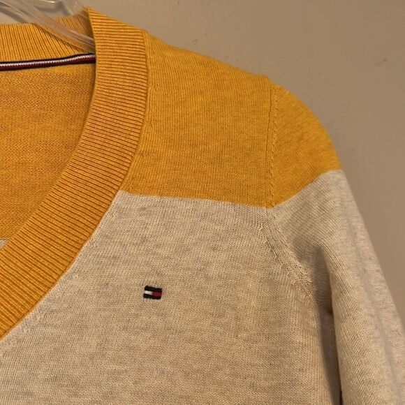 Tommy Hilfiger Stripe V-neck Lightweight Sweater - Size XXS - Picture 5 of 9
